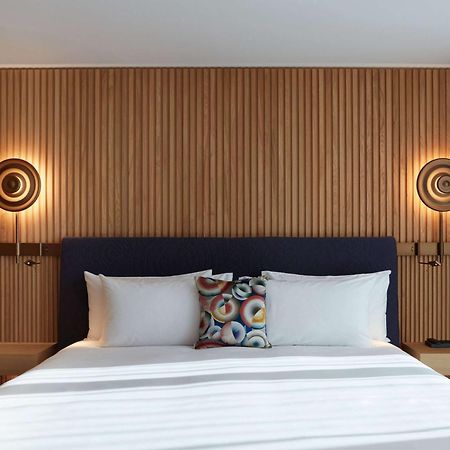So/ Paris Hotel Экстерьер фото A bedroom at the hotel