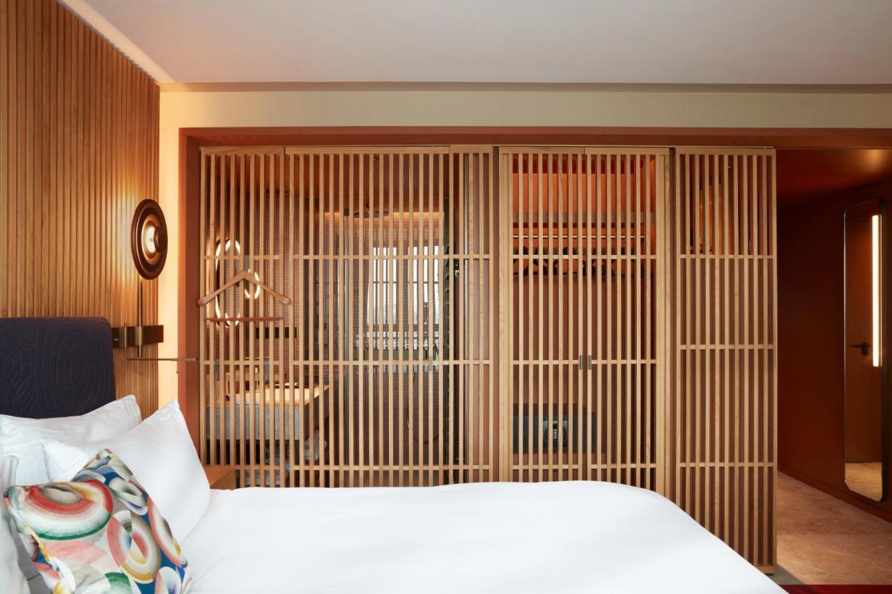 So/ Paris Hotel Экстерьер фото A room at the hotel
