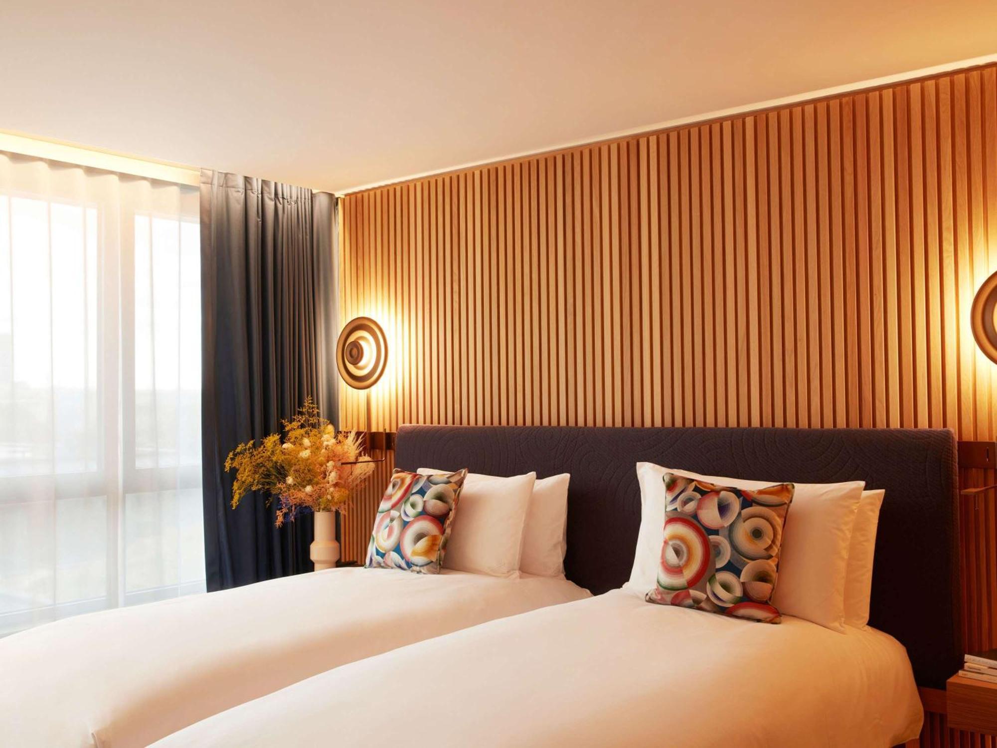 So/ Paris Hotel Экстерьер фото A room at the hotel