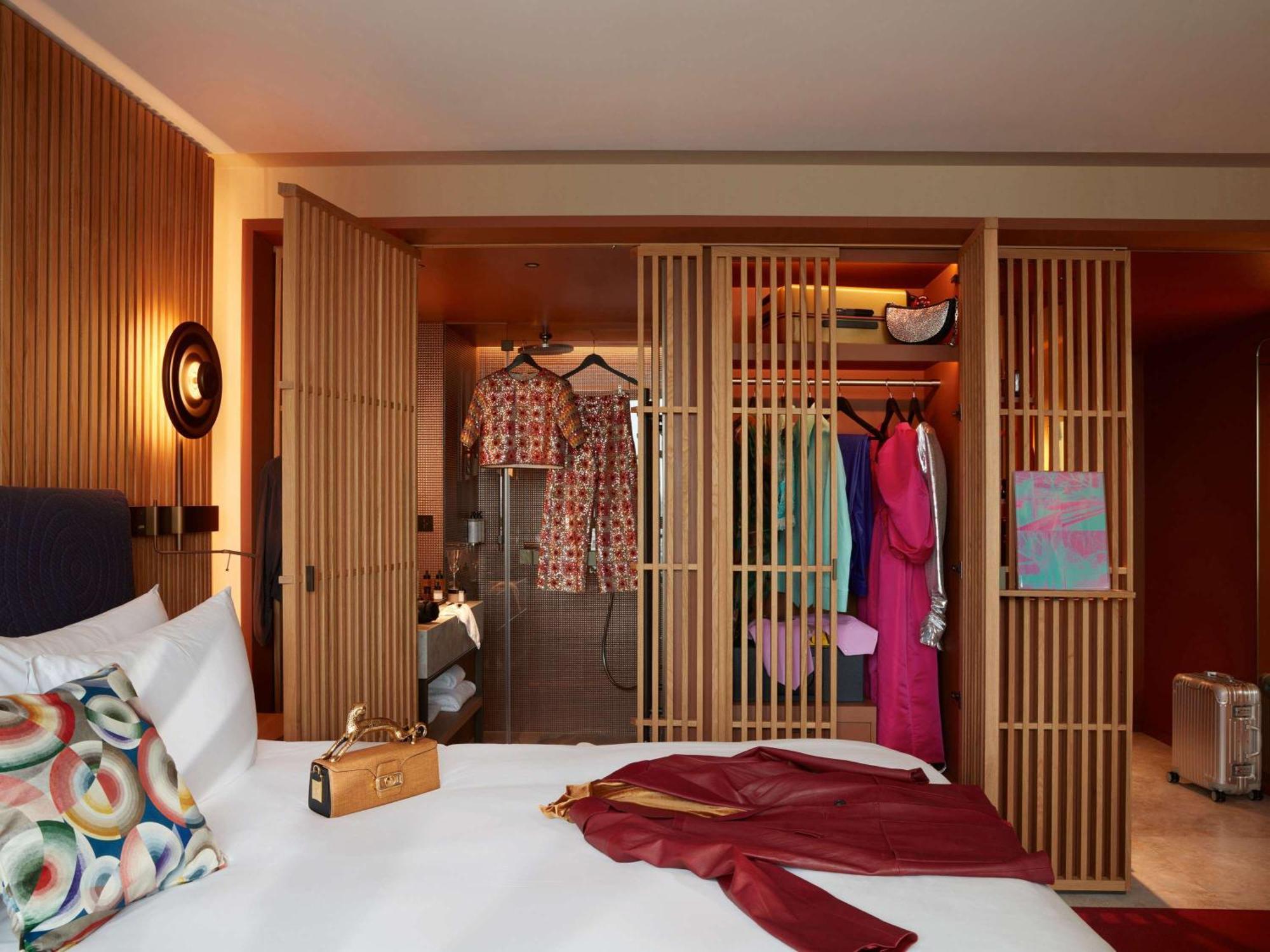 So/ Paris Hotel Экстерьер фото A room at the hotel