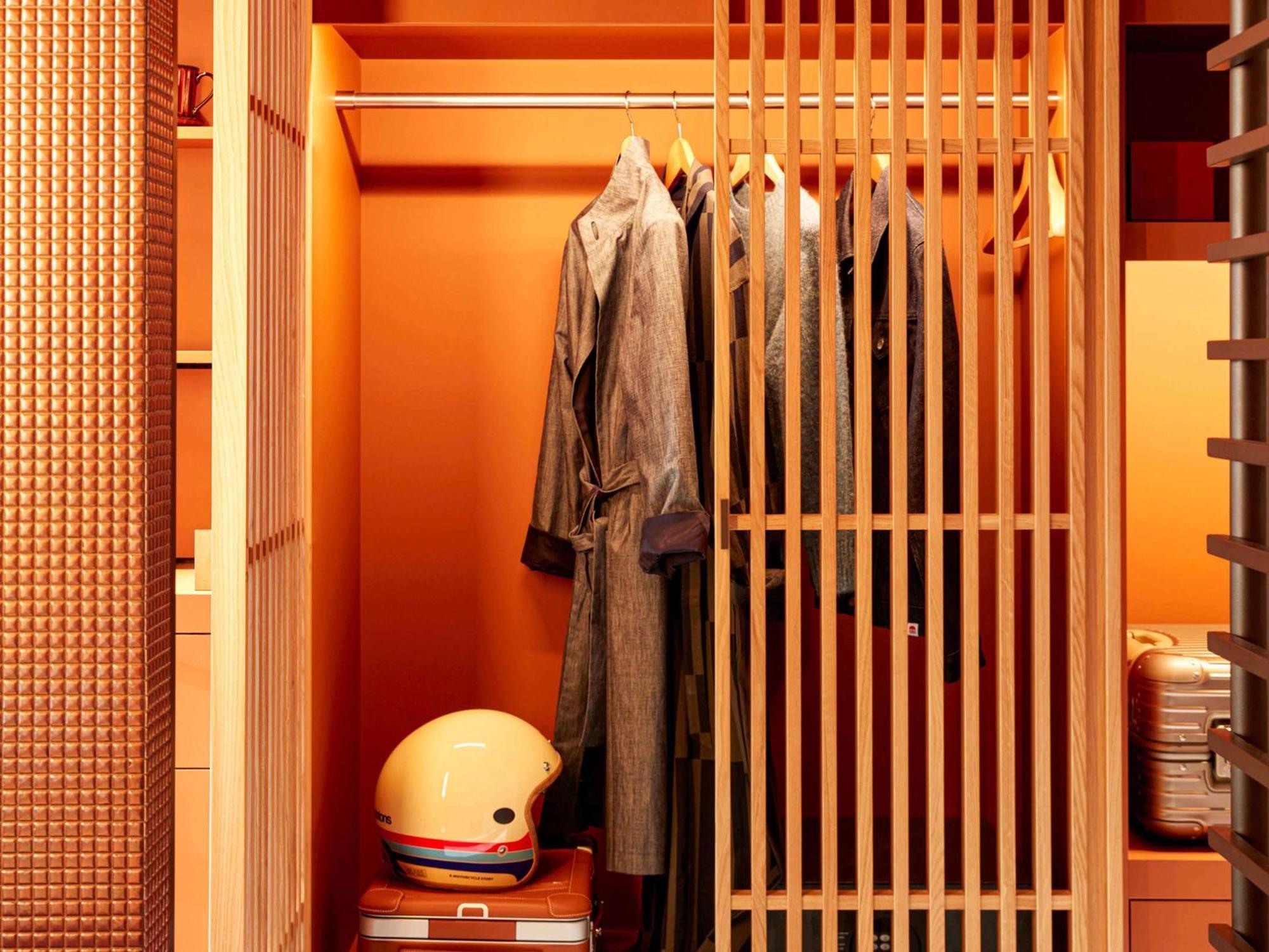 So/ Paris Hotel Экстерьер фото A wardrobe