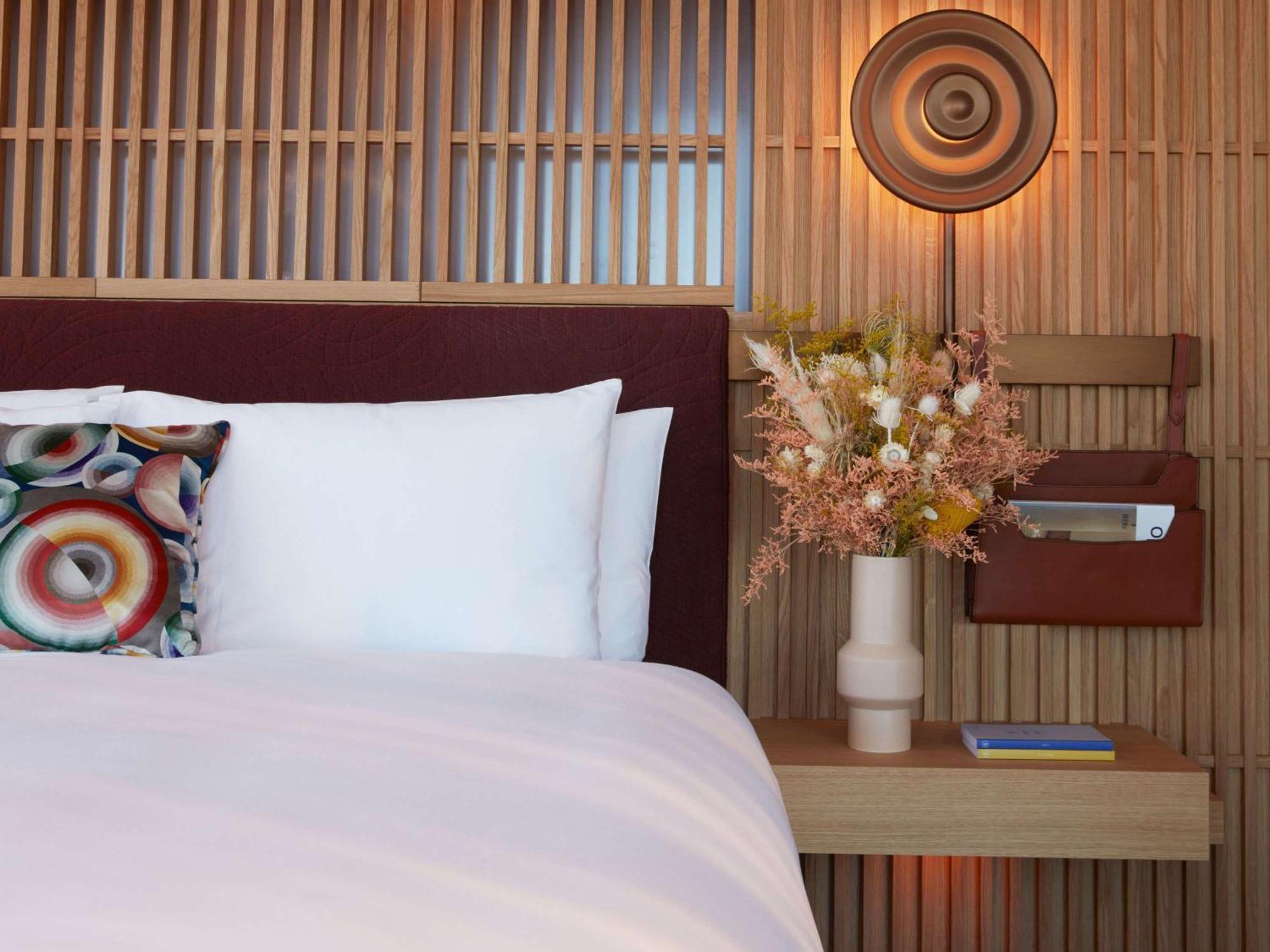 So/ Paris Hotel Экстерьер фото A bedroom at the hotel